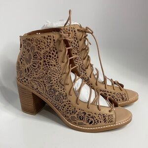 Jeffrey Campbell Cors lace up sandals floral laser Cut leather design size 9.5